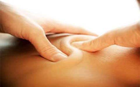 massage on back at Victoria massage center Islamabad